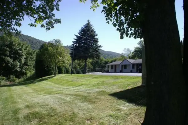 Appalachian Motel 8